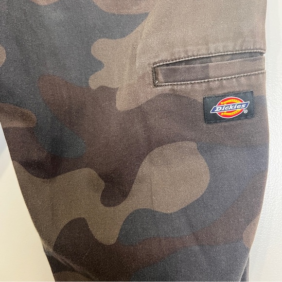 Dickies Men’s Camouflage Pattern Pants 32” Waist 30” inseam - Picture 3 of 7